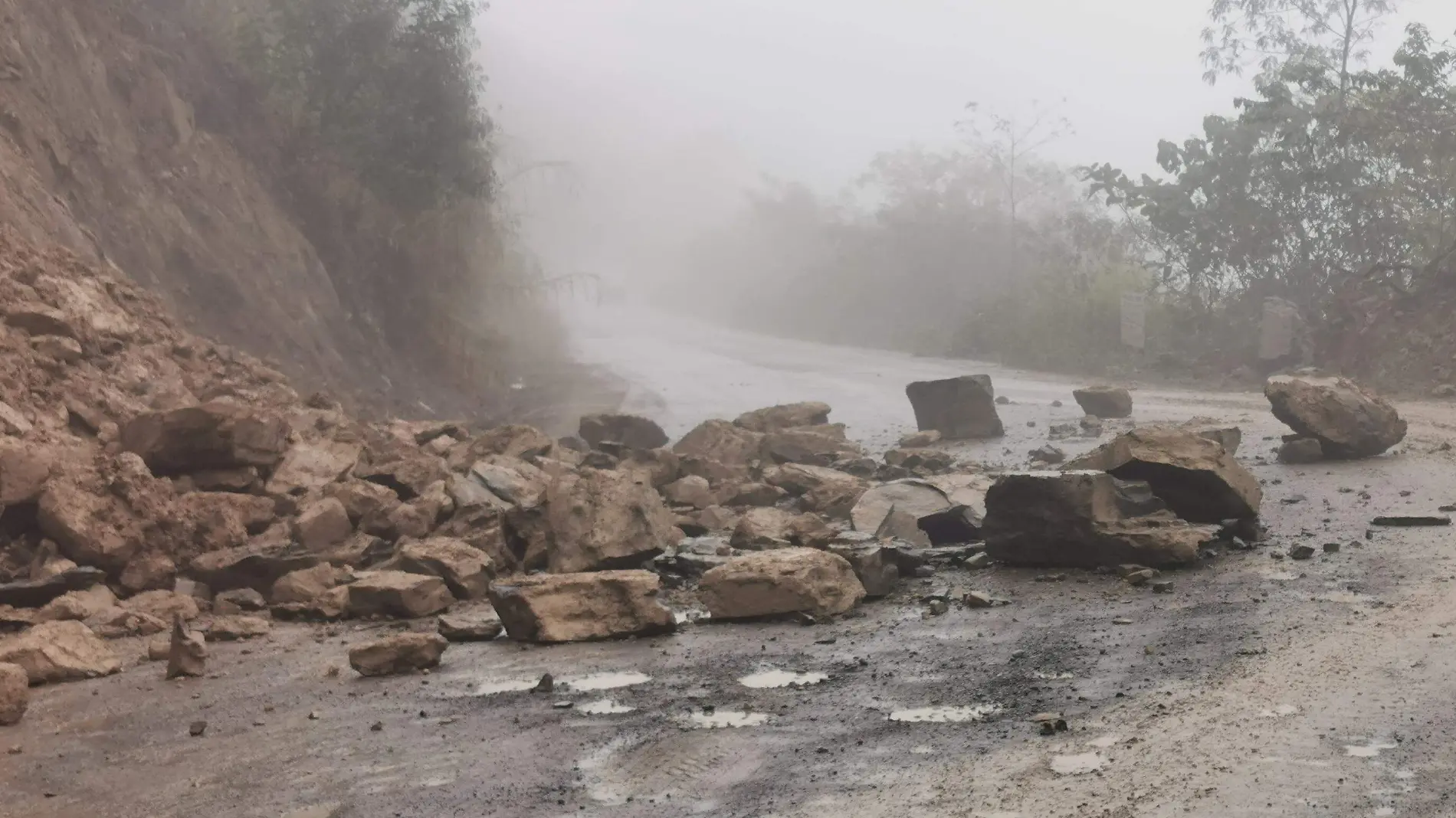 Bloqueada carretera Tianguistengo